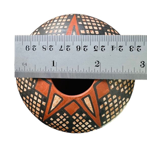Mata Ortiz Mexico Seed Pot Olla SIGNED Miniature Handmade Black Squares Red Star - Picture 9 of 11